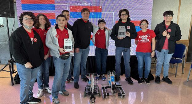 Estudiantes participantes de la 1era Competencia Robótica de PRIOR Tech Challenge- Higher Up en UPR-Carolina