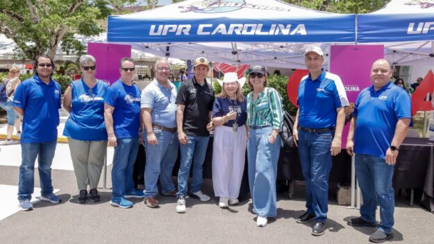 Foto de personal de la UPR en Carolina en el UPR Fest