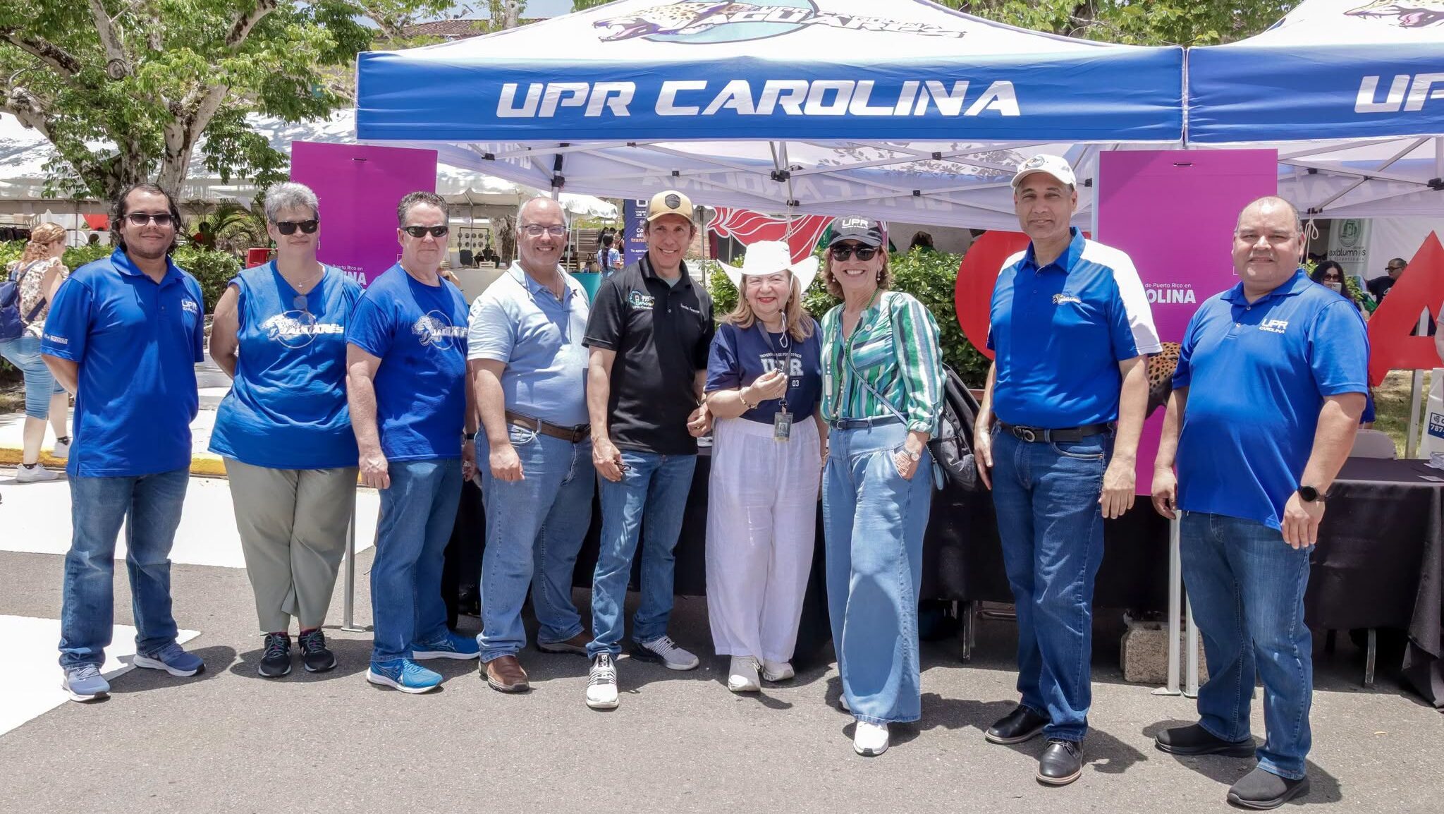 Foto de personal de la UPR en Carolina en el UPR Fest