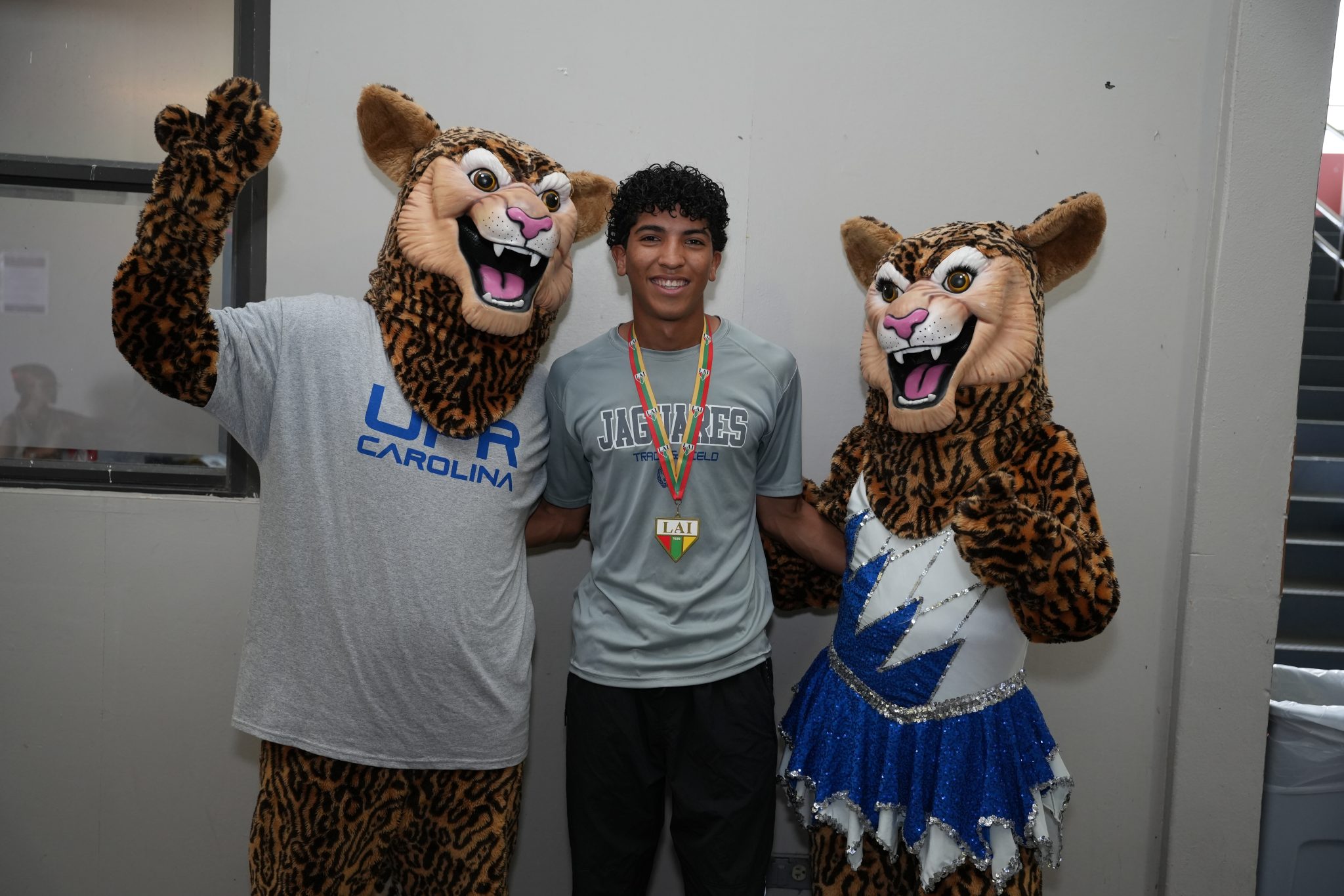 El estudiante-atleta Yagdiel Omar Rivera conquistó la medalla de oro en la modalidad de salto alto masculino
